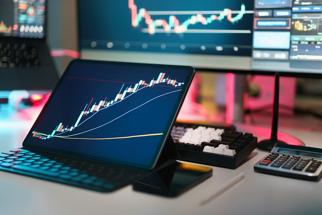Trading workstation illustrating Exness account trading cost comparison using spread and commission calculations